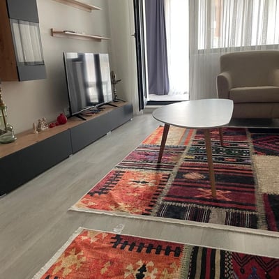 Alquiler de un espacioso apartamento amueblado de 2 habitaciones, 63 m², Constanța, Rumanía